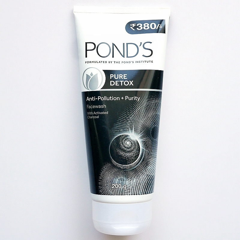 ポンズ　ピュアデトックスフェイスウォッシュ　活性炭配合　POND'S PURE DETOX Facewash 200g