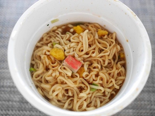 日清 カップヌードル ブラックペッパークラブ味 NISSIN カップ麺 BLACK PEPPER CRABの口コミ