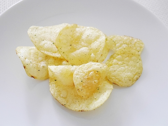 レイズ　Lay's　ポテトチップス　ディルと塩漬けきゅうり味　ピクルス味　Малосольные огурчики　小の口コミ