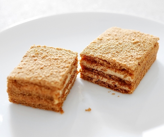 ЕСАЯНЪ　メドヴィク　クラシック　蜂蜜のケーキ　Медовый ломтикの口コミ