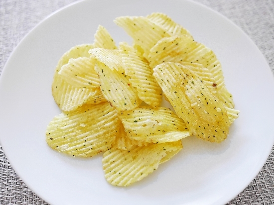 レイズ　Lay's　ポテトチップス　サワークリーム＆オニオン　スメタナ　ウェーブ　Рифленые　（小）の口コミ
