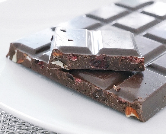 プリモールスキーカンヂーチェル　クランベリーとアーモンド入りダークチョコレート　板チョコ　100gの口コミ
