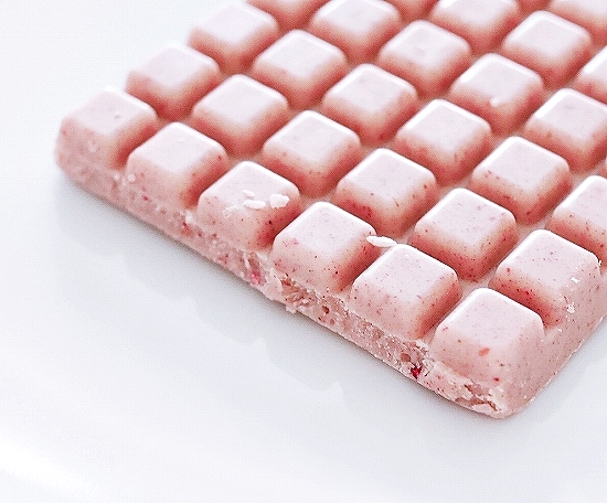 ブシュロンチョコレート　ベビー　ピンク　ラズベリー入りホワイトチョコレート　板チョコ　BUCHERON　BABY　50gの口コミ