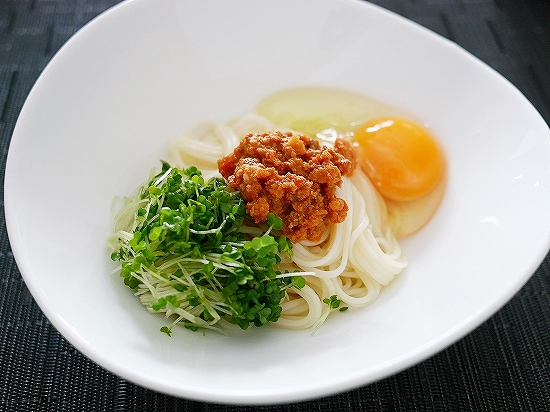 青葉 辣味肉醬 辣味肉醤 辛口肉そぼろ 缶詰 SPICED PORK ルーローファン 魯肉飯の口コミ