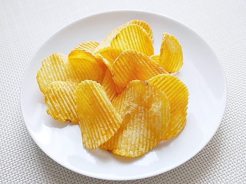 カルビー　香港名物ポテトチップス　オイスター味　流浮山金蠔味　薯片　牡蠣味の口コミ