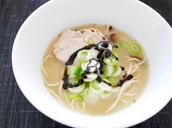 NISSIN　出前一丁　棒丁麺　黒蒜油猪骨湯　日清食品インスタントラーメン　黒にんにく油とんこつラーメンの口コミ