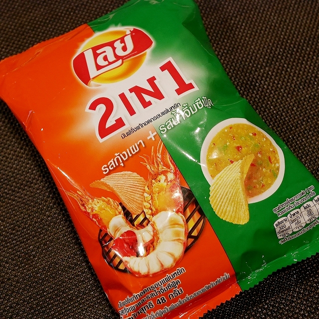 レイズ LAY'S ポテトチップス 2IN1 焼きエビとシーフードソース味 48gの口コミ