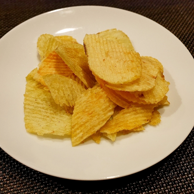レイズ LAY'S ポテトチップス 2IN1 焼きエビとシーフードソース味 48gの口コミ