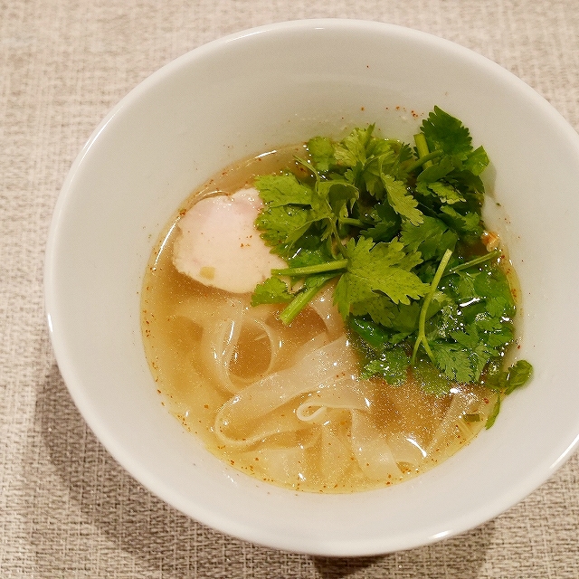 ママー　インスタント麺　センヤイナムサイ　米粉太麺　クリアスープ　MAMA Flat Noodle Clear Soupの口コミ