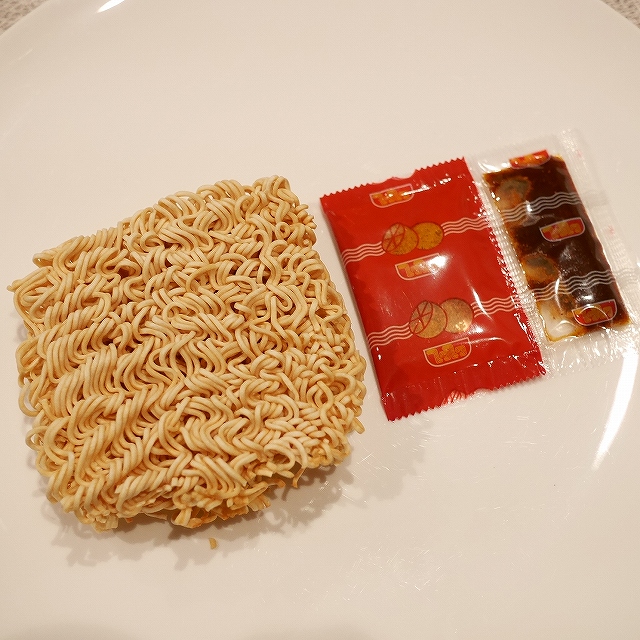 ワイワイ　インスタント焼きそば　パッチャーあさり味　Wai Wai Pad Char Baby Clamの口コミ