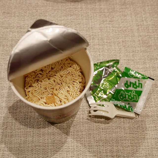 MAMA INSTANT CHICKEN GREEN CURRY　ママー　インスタントカップ麺　チキングリーンカレー味の口コミ