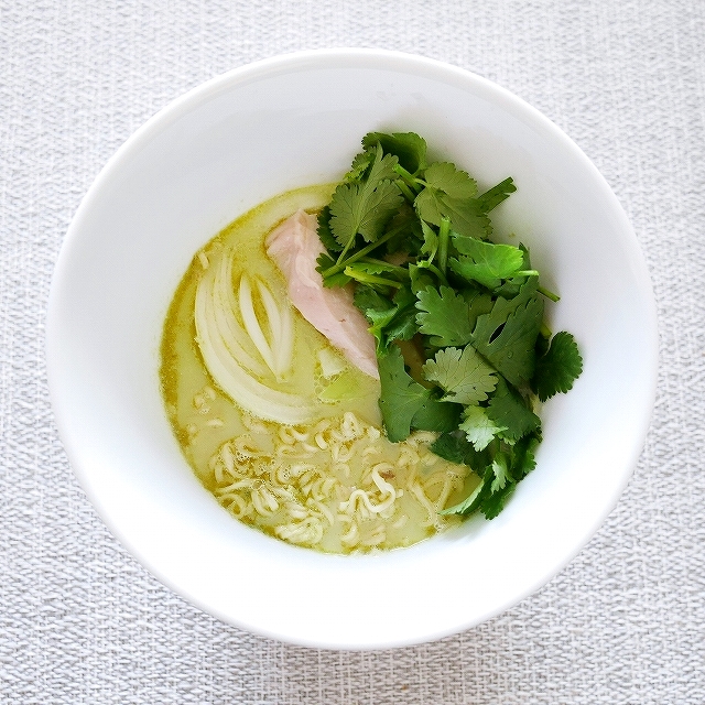 MAMA CHICKEN GREEN CURRY　ママー　インスタントラーメン　チキングリーンカレー味の口コミ