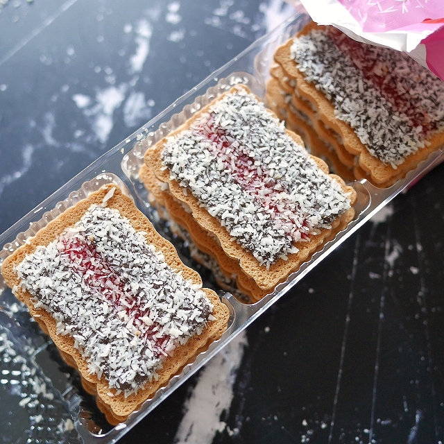 アーノッツ　アイスヴォヴォ　ラミントン　ビスケット　ARNOTT’S Iced VoVo LAMINGTONの口コミ