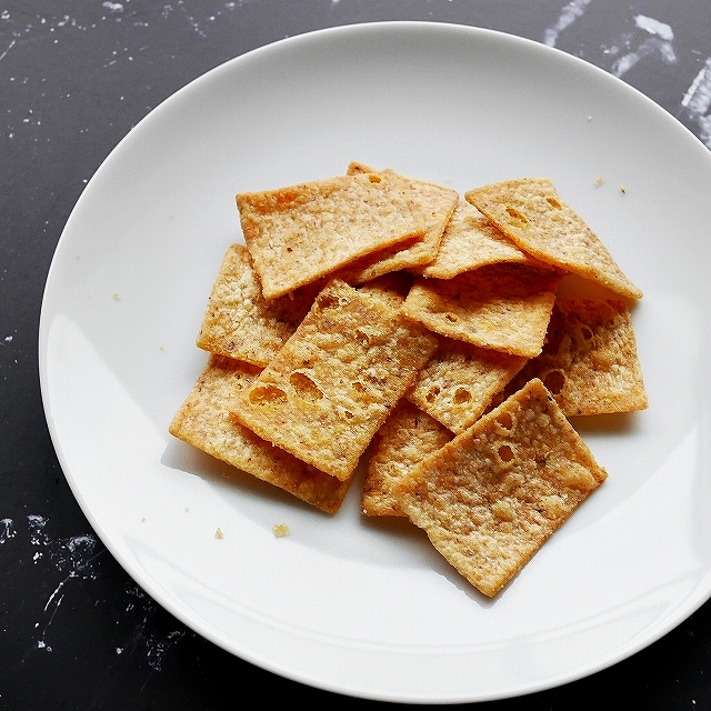 サンバイツ　スナッククラッカーキヌア　シーソルト　SUNBITES SNACK CRACKERS WITH QUINOAの口コミ