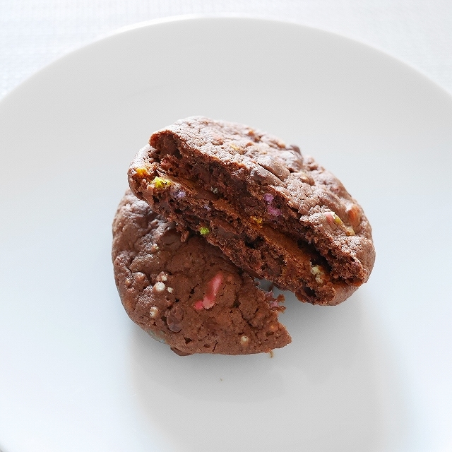 MILK BAR CHOCOLATE CONFETTI COOKIES　ミルクバー　チョコレートコンフェッティクッキーの口コミ