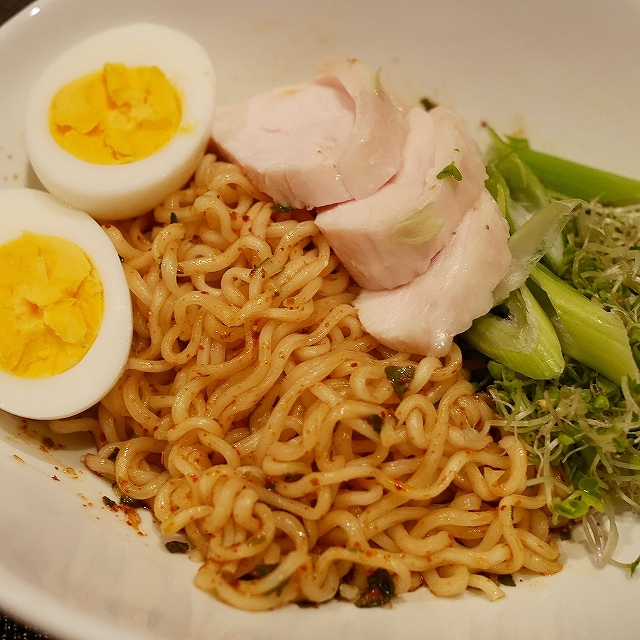 MAMA Oriental Kitchen Tomyum　ママー　オリエンタルキッチン　エビトムヤム炒め麺　ヌードルの口コミ
