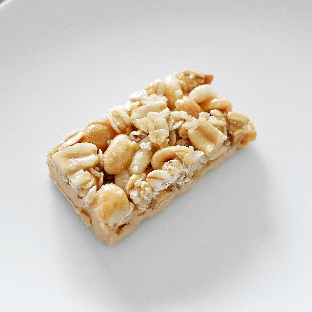 Nature Valley Granola Bars　ネイチャーバレー　スイート＆ソルティー　グラノーラバー　ピーナッツの口コミ