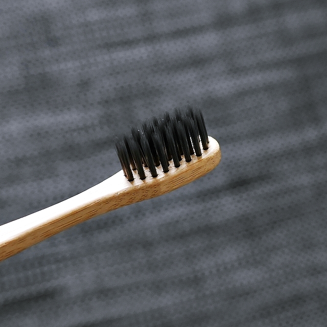コルゲート　バンブーチャコール歯ブラシ　ソフト　竹炭入り　Colgate Bamboo Charcoal SOFTの口コミ
