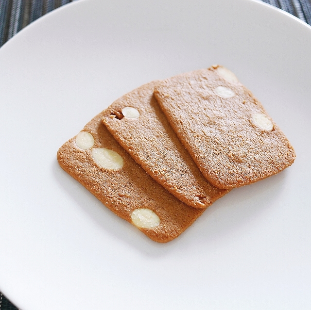 CONTINENTE Biscoitos de Manteiga e Amêndoa アーモンドバタークッキーの口コミ
