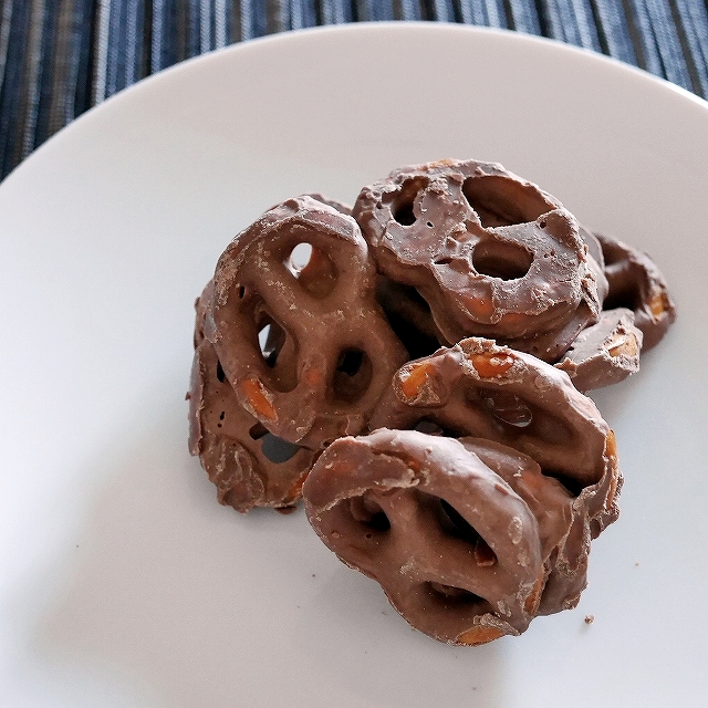 CONTINENTE Pretzels Salgados　ミルクチョコレートがけソルティプレッツェルの口コミ