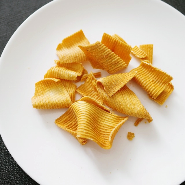 ベビースター　ドデカイラーメン　パクチー味　70g　星太郎超寬條餅　香菜口味の口コミ