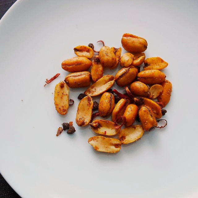 カルフール 麻辣花生 スパイシーピーナッツ Spicy Peanuts 140g 家楽福の口コミ