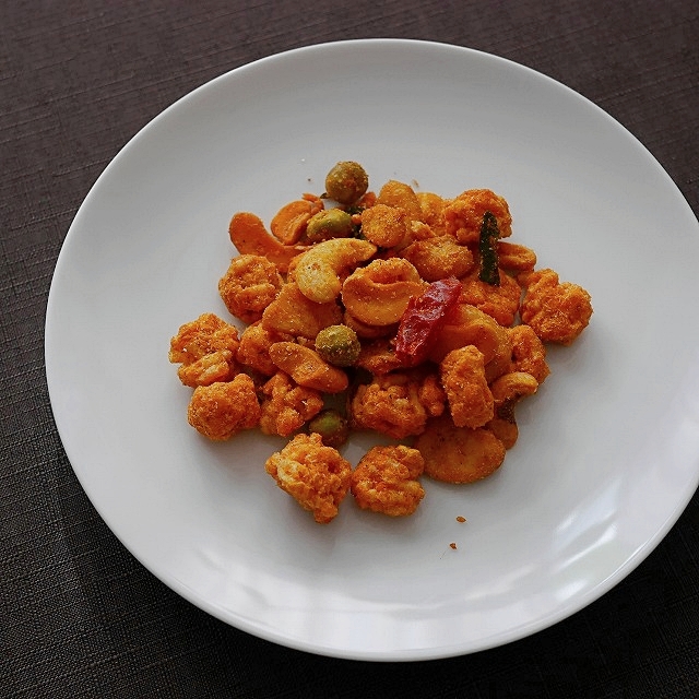 トレーダージョーズ　トムヤムスナックミックス　トムヤムクン味　Tom Yum Seasoned SNACK MIXの口コミ