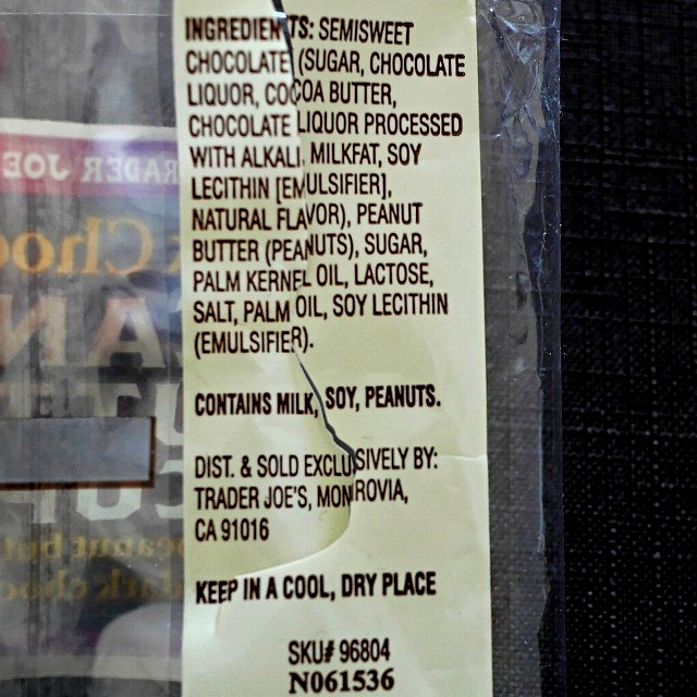 トレーダージョーズ　ダークチョコレートピーナッツバターカップ　袋入り　Peanut Butter Cups 99gの口コミ