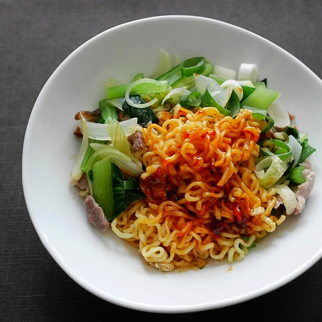 農心　辛ラーメントゥーンバ　Toomba　４袋　クリームパスタ風焼きそば　汁なし麺　袋麺の口コミ