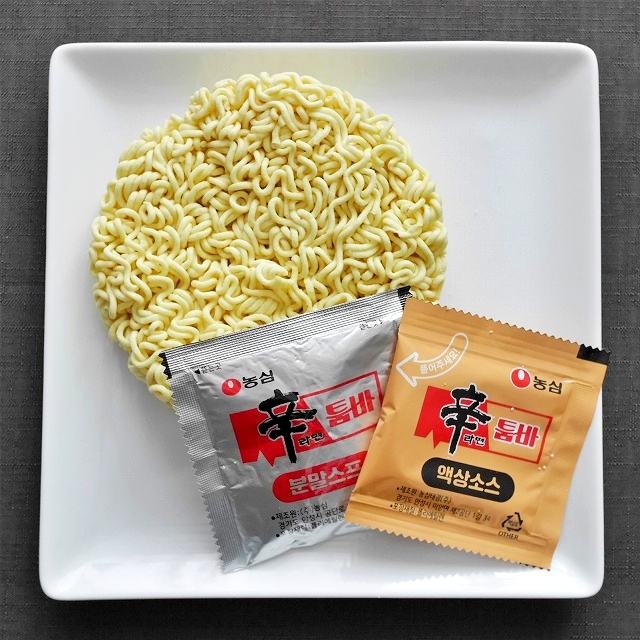 農心　辛ラーメントゥーンバ　Toomba　４袋　クリームパスタ風焼きそば　汁なし麺　袋麺の口コミ